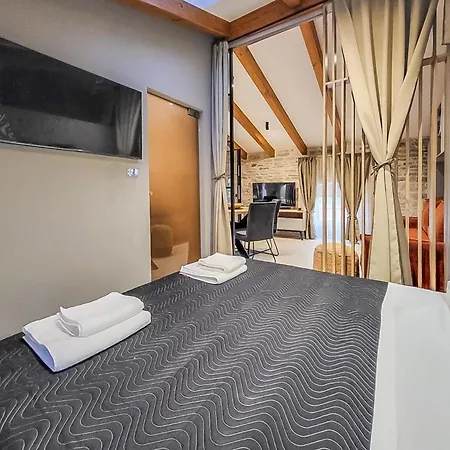 Apartment 2385