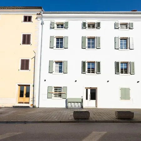 Apartment 2385